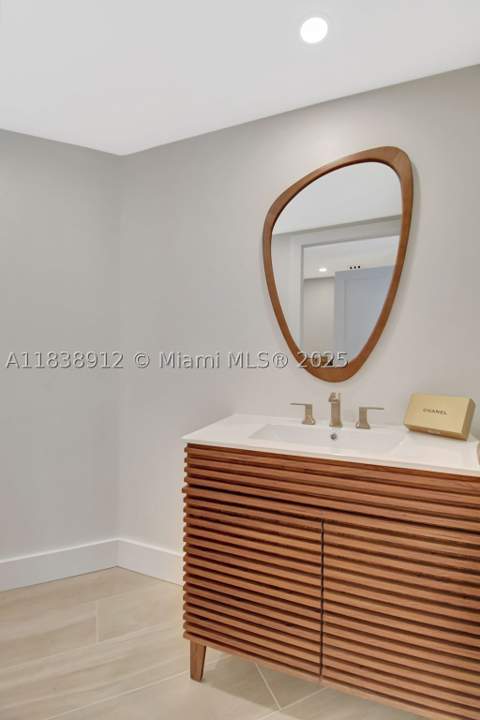 3370 Hidden Bay Dr 812, Aventura FL - photo 23 of 75