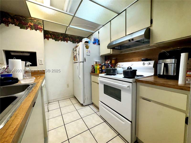 2 bedroom Condominium at 7165 NW 186th St A211, Las Brisas@ Country Club, Hialeah — photo 5