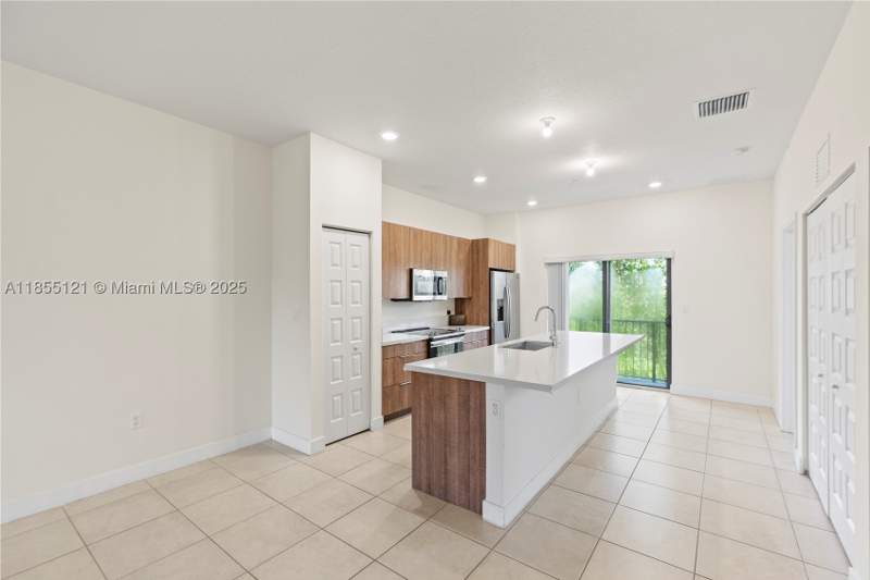 2 bedroom Condominium at 7831 NW 104th Ave 22, Apex At Park Central Cond, Doral — photo 3