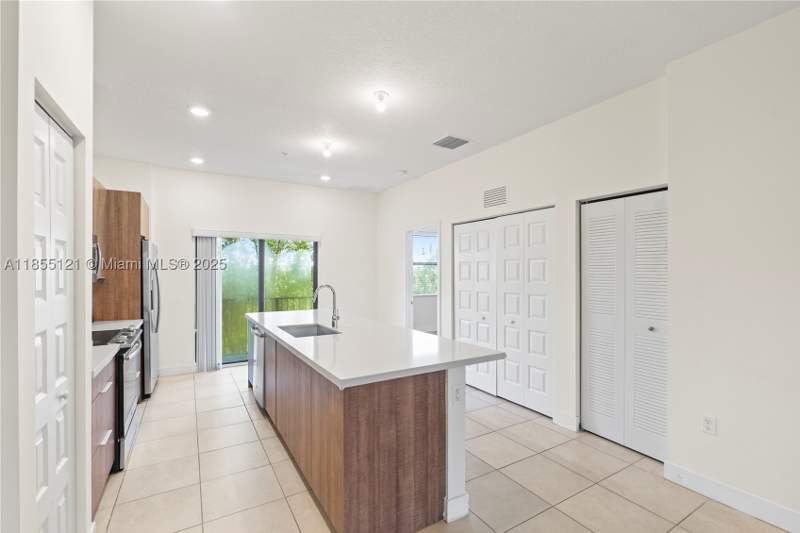 2 bedroom Condominium at 7831 NW 104th Ave 22, Apex At Park Central Cond, Doral — photo 4