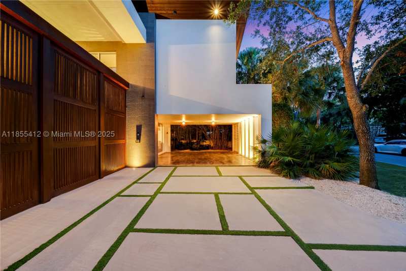 5 bedroom SingleFamilyResidence at 545 Sabal Palm, Tropical Isle Homes Sub 2N, Key Biscayne — photo 1