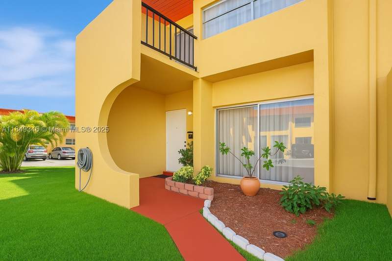 2 bedroom Condominium at 13731 SW 84th St B, Taracoma Townhomes Condo, Miami — photo 2