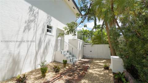 691 Ridgewood Rd, Key Biscayne FL - photo 8 of 67
