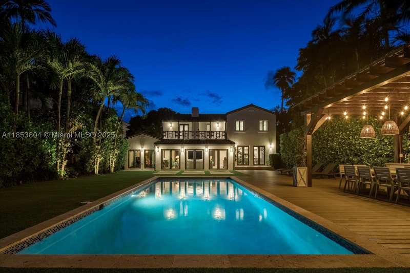 4 bedroom SingleFamilyResidence at 4475 N Meridian Ave, Nautilus Addn, Miami Beach — photo 1