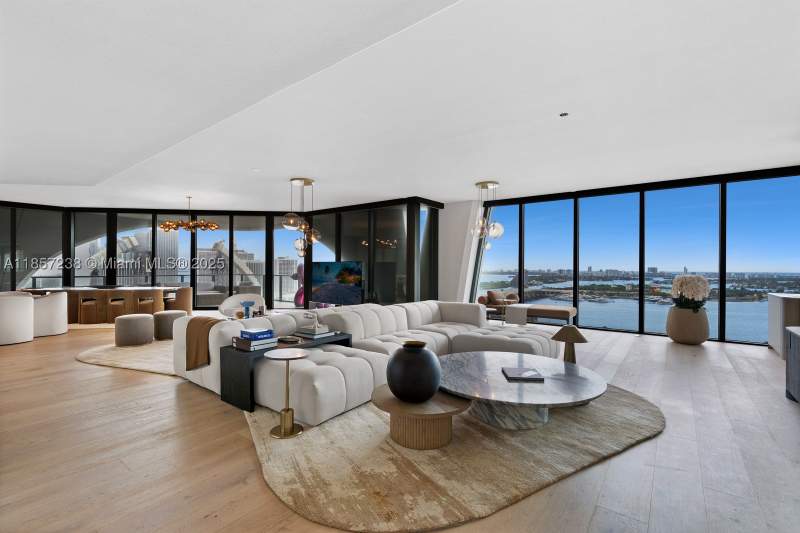 4 bedroom Condominium at 1000 Biscayne Blvd 2402, One Thousand Museum Condo, Miami — photo 2