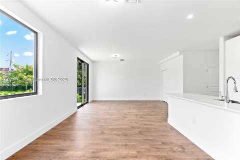 880 SW 1st St, Florida City FL - photo 12 of 52