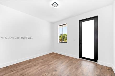 880 SW 1st St, Florida City FL - photo 6 of 52