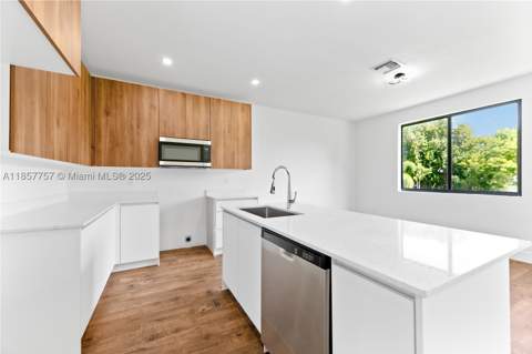 880 SW 1st St, Florida City FL - photo 8 of 52