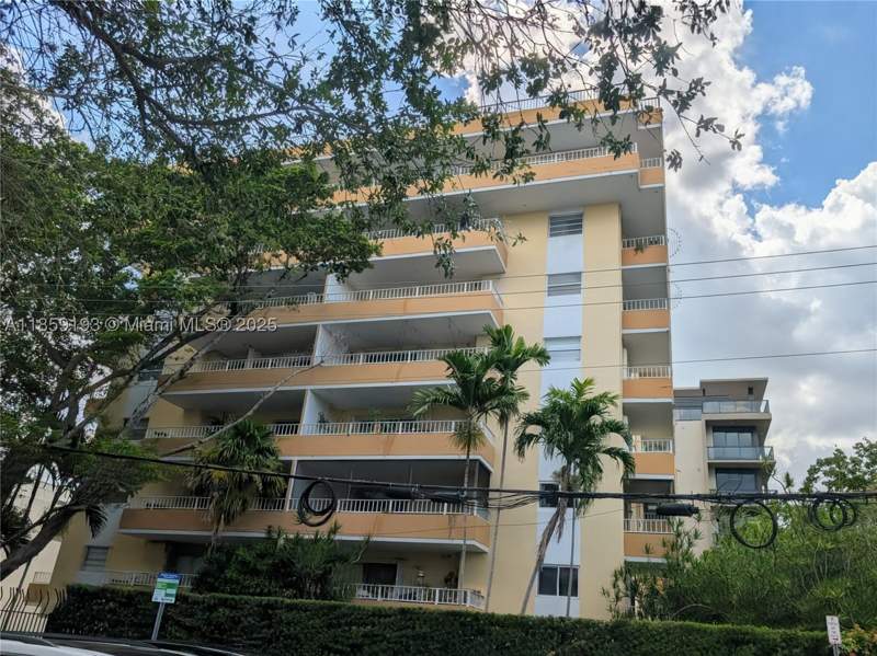 1 bedroom Condominium at 3304 Virginia St 4A, Virginia Oaks Condo, Miami — photo 2