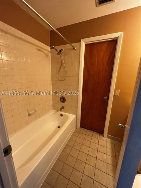 889 Hamilton Dr 889I, Homestead FL - photo 8 of 15