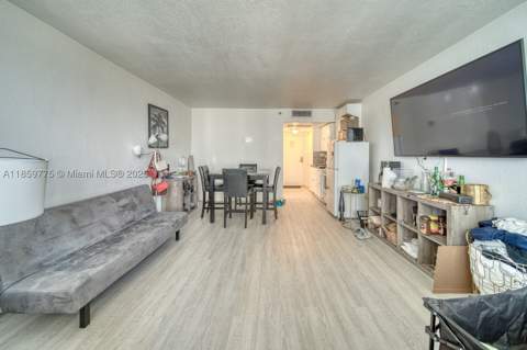 19201 Collins Ave 822, Sunny Isles Beach FL - photo 8 of 18