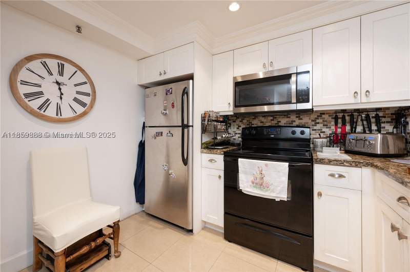2 bedroom Condominium at 1621 Collins Ave 302, The Georgian Condo, Miami Beach — photo 2
