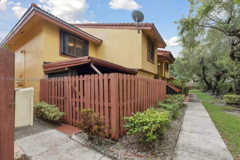2 bedroom Condominium at 5975 SW 137th Ave 702, Summerset Condo Ph I, Miami — photo 3