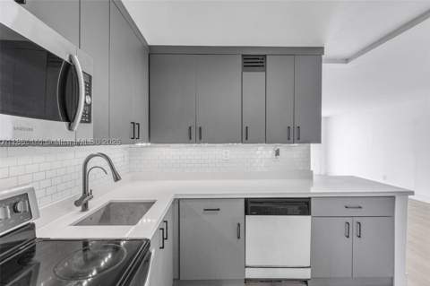 6900 Bay Dr 11F, Miami Beach FL - photo 7 of 26