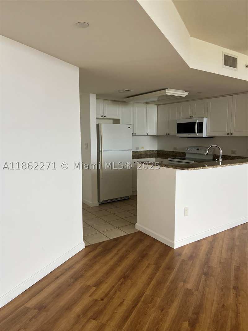 1 bedroom Condominium at 19501 W Country Club Dr 1411, Turnberry On The Green Co, Aventura — photo 1