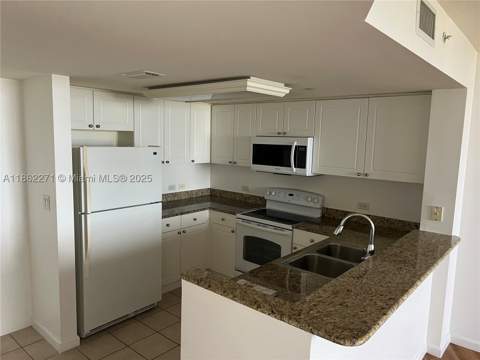 19501 W Country Club Dr 1411, Aventura FL - photo 14 of 18
