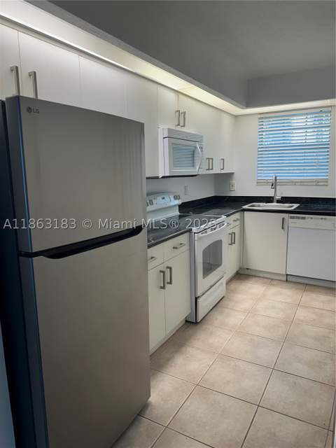 2638 SE 20th Ct 206-C, Homestead FL - photo 11 of 17