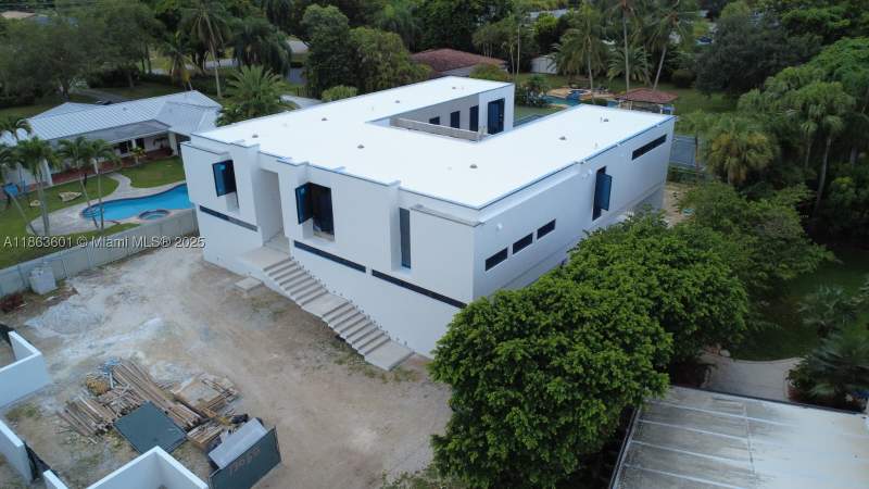 6 bedroom SingleFamilyResidence at 13050 SW 103 Ave, Bobby Estate Homes, Miami — photo 2