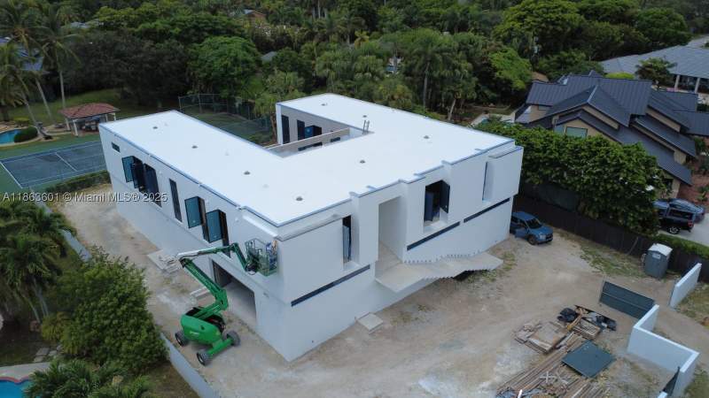 6 bedroom SingleFamilyResidence at 13050 SW 103 Ave, Bobby Estate Homes, Miami — photo 3