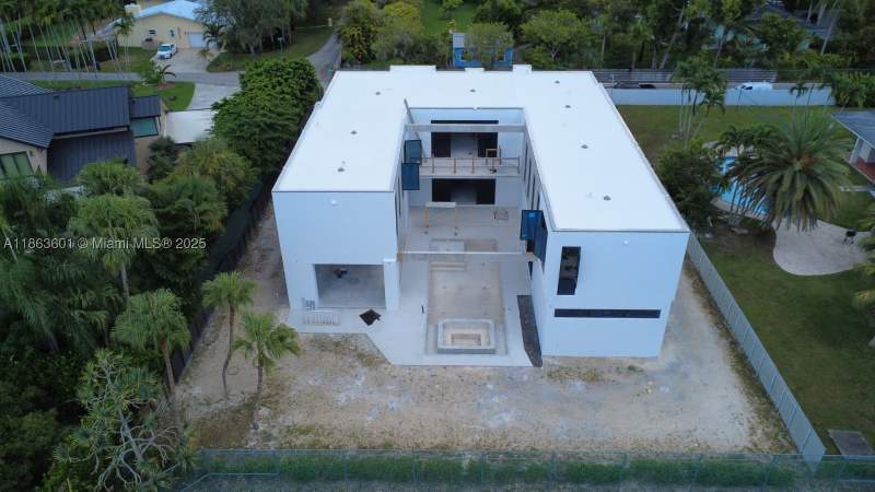 6 bedroom SingleFamilyResidence at 13050 SW 103 Ave, Bobby Estate Homes, Miami — photo 4