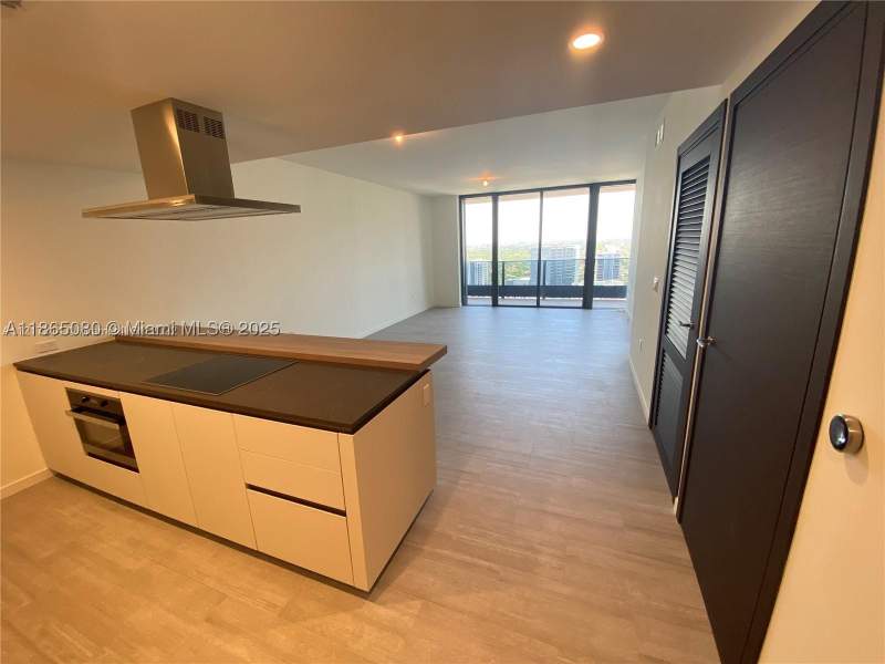 1 bedroom Condominium at 1000 Brickell Plz 3010, Brickell Flatiron Condo, Miami — photo 3