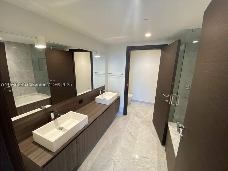 1 bedroom Condominium at 1000 Brickell Plz 3010, Brickell Flatiron Condo, Miami — photo 5