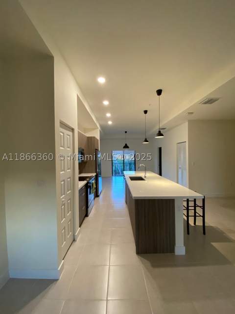 8175 NW 104th Ave 35, Doral FL - photo 10 of 17