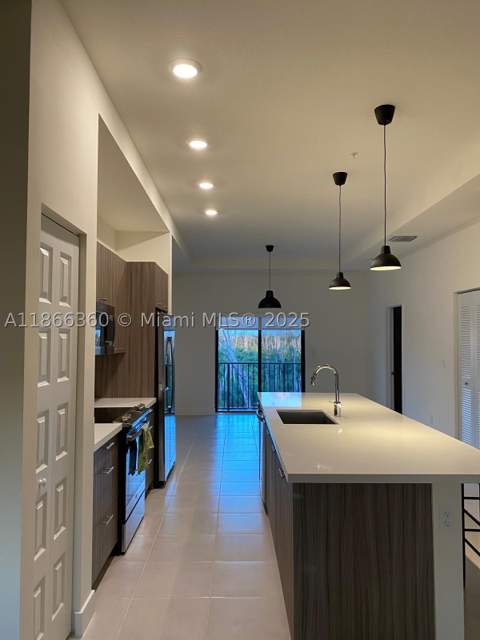 8175 NW 104th Ave 35, Doral FL - photo 9 of 17