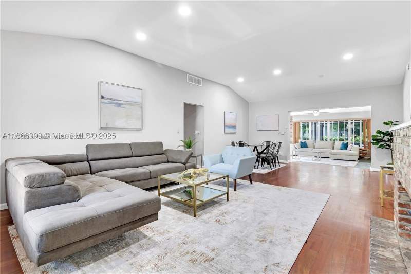 5 bedroom SingleFamilyResidence at 460 NW 88th Ter, Glendale Manor, El Portal — photo 4