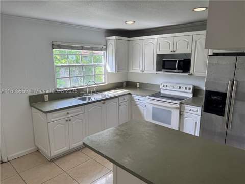 1178 NW 105th Ter, Miami FL - photo 9 of 23
