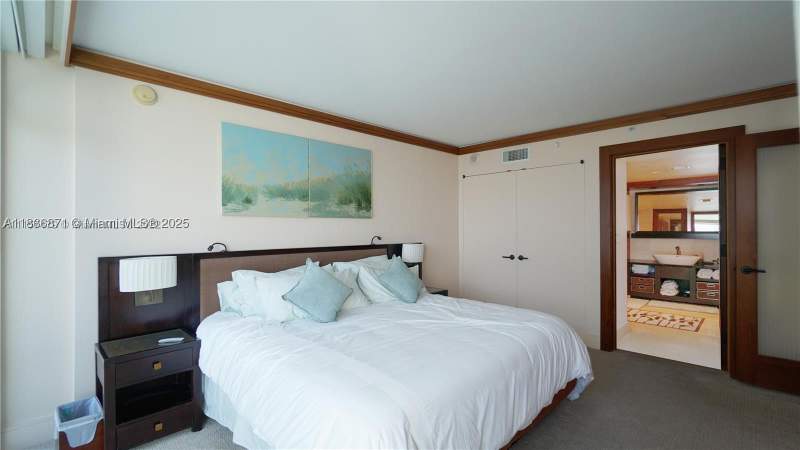 1 bedroom Condominium at 6801 Collins Ave 710, Central Carillon Beach Co, Miami Beach — photo 3