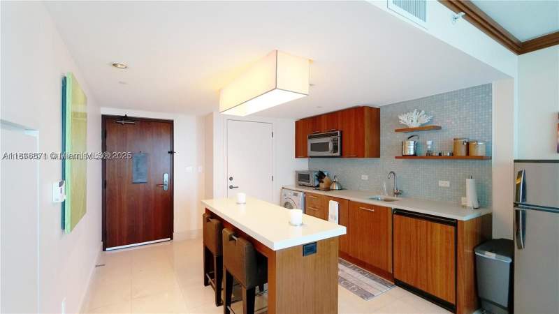1 bedroom Condominium at 6801 Collins Ave 710, Central Carillon Beach Co, Miami Beach — photo 5