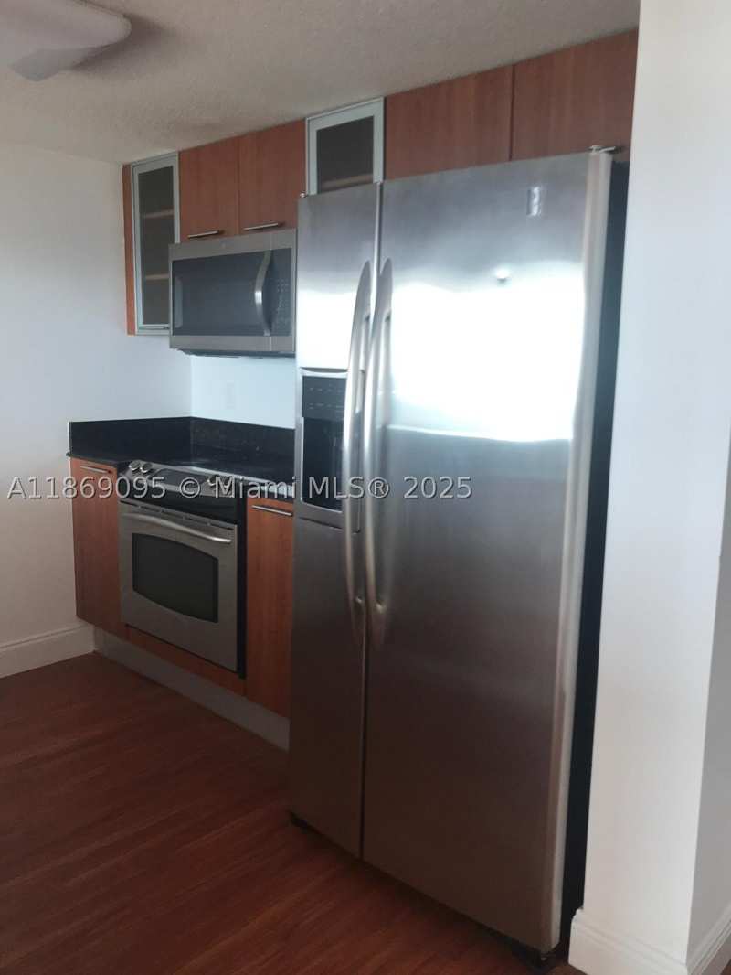 2 bedroom Condominium at 1800 N Bayshore Dr 3910, 1800 Club Condo, Miami — photo 1
