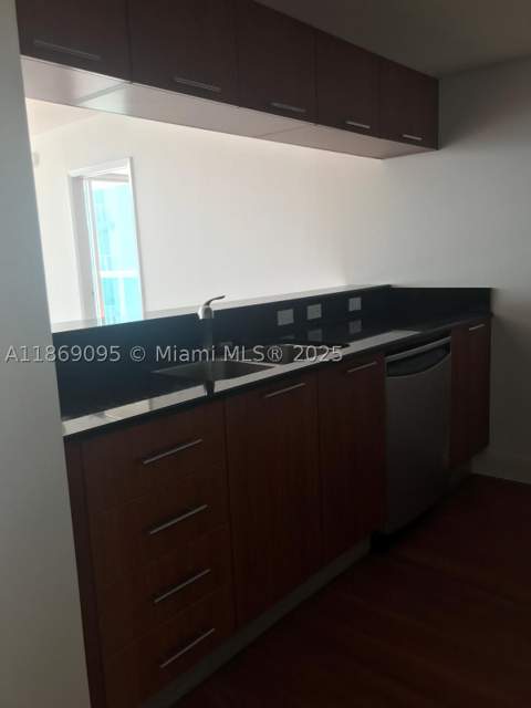 1800 N Bayshore Dr 3910, Miami FL - photo 8 of 9