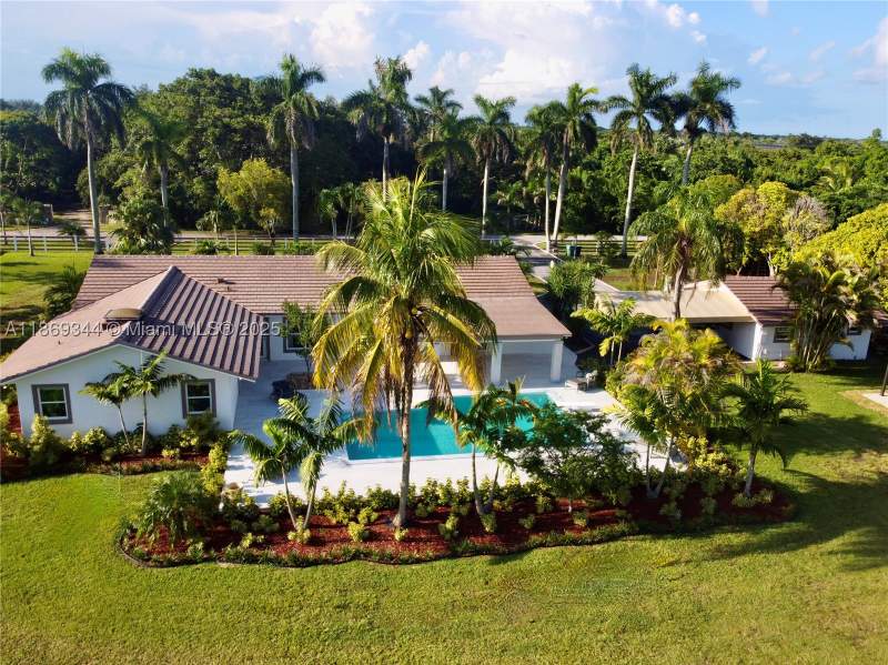 5 bedroom SingleFamilyResidence at 16490 SW 244th St, redland, Homestead — photo 2