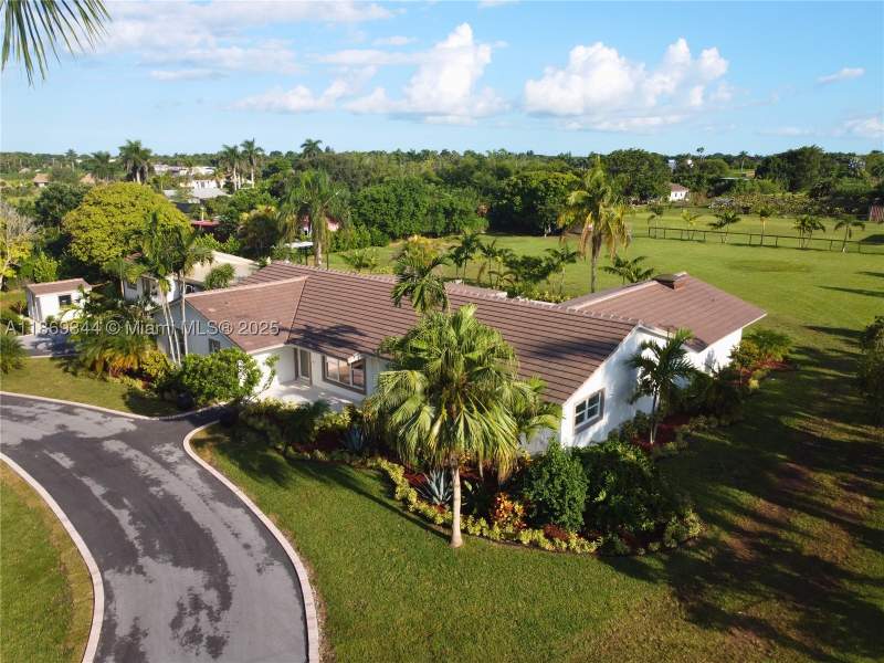 5 bedroom SingleFamilyResidence at 16490 SW 244th St, redland, Homestead — photo 3