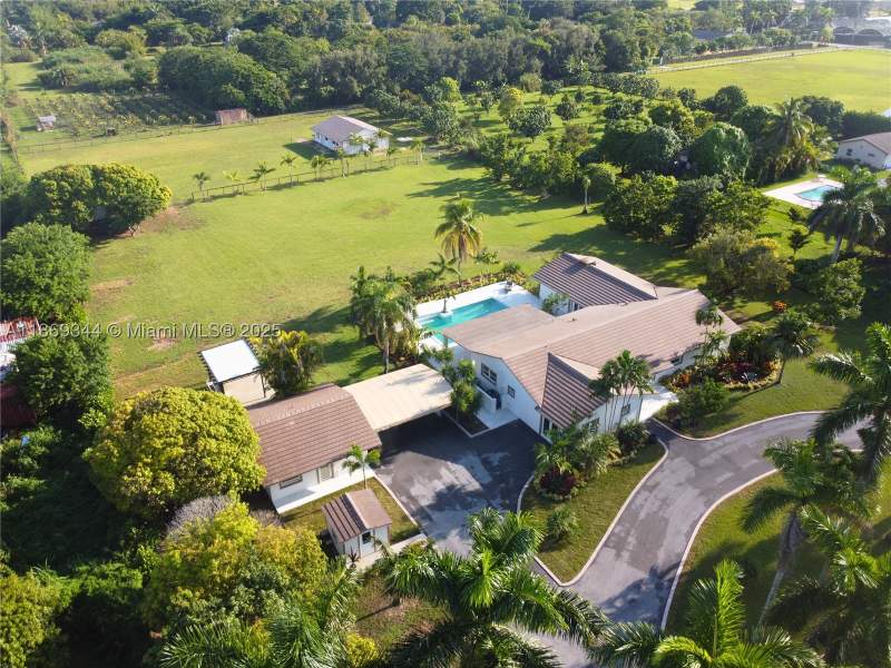 5 bedroom SingleFamilyResidence at 16490 SW 244th St, redland, Homestead — photo 4