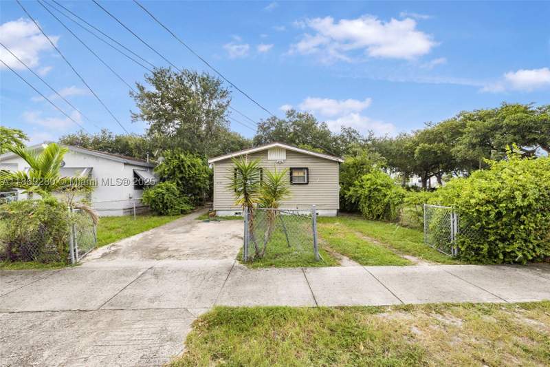 3 bedroom SingleFamilyResidence at 4510 NW 33rd Ave, Mead Manor, Miami — photo 2