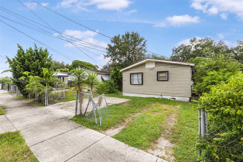 3 bedroom SingleFamilyResidence at 4510 NW 33rd Ave, Mead Manor, Miami — photo 3