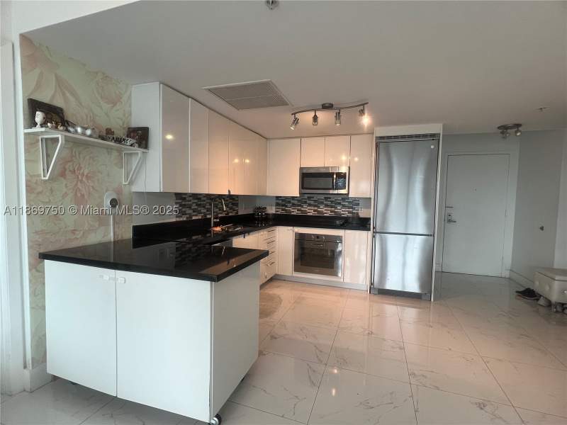 3 bedroom Condominium at 92 SW 3rd St 3803, Mint Condo, Miami — photo 3