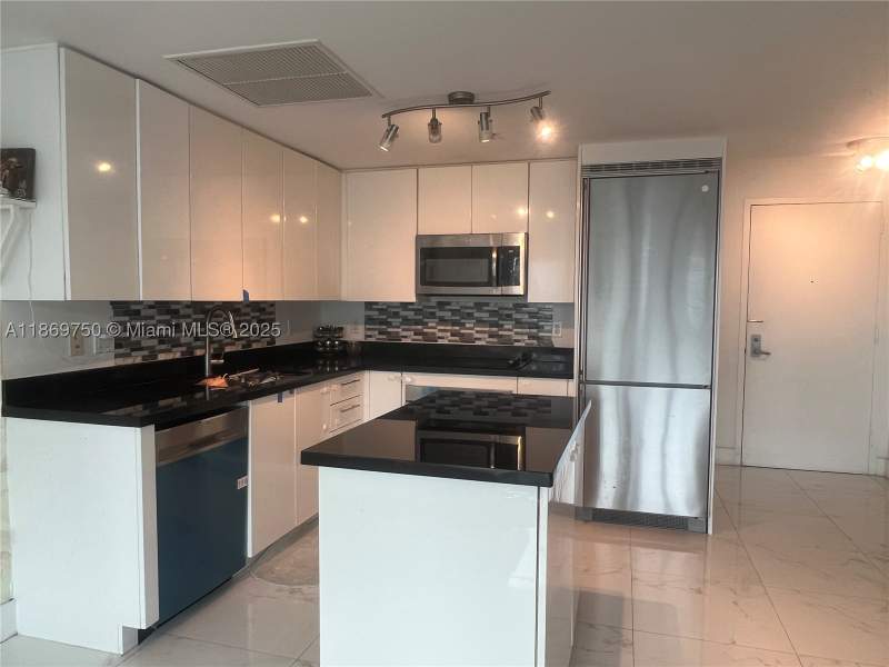 3 bedroom Condominium at 92 SW 3rd St 3803, Mint Condo, Miami — photo 4