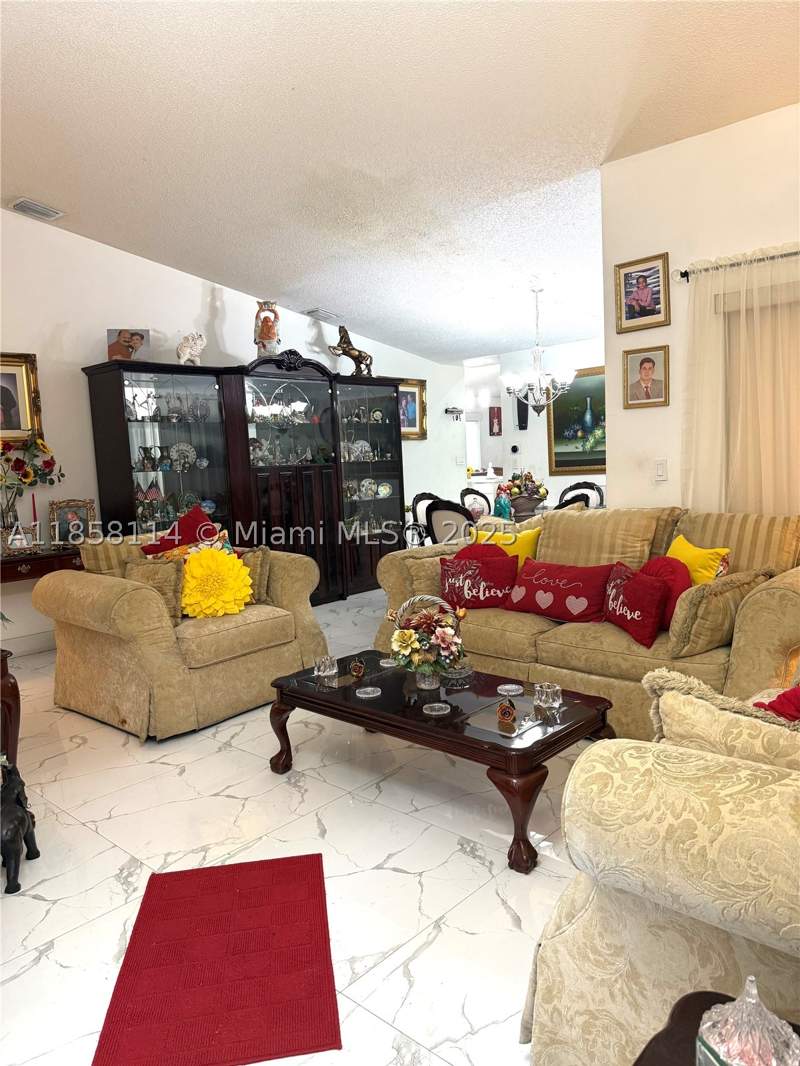 4 bedroom SingleFamilyResidence at 11266 SW 33rd St, Menes Sub, Miami — photo 4