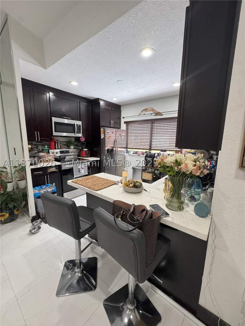 2 bedroom Condominium at 6411 W 27th Way 201, Lago Grande 5-D, Hialeah — photo 3