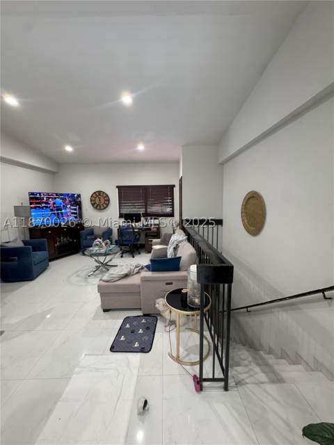 6411 W 27th Way 201, Hialeah FL - photo 6 of 21
