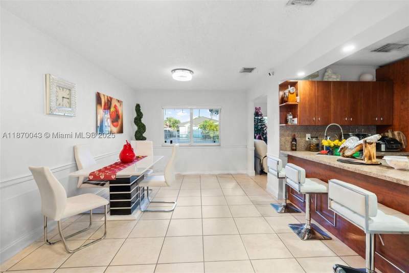 4 bedroom SingleFamilyResidence at 17874 SW 114th Ave, Torrent Sub, Miami — photo 5