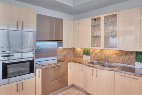100 S Pointe Dr 2208, Miami Beach FL - photo 11 of 30