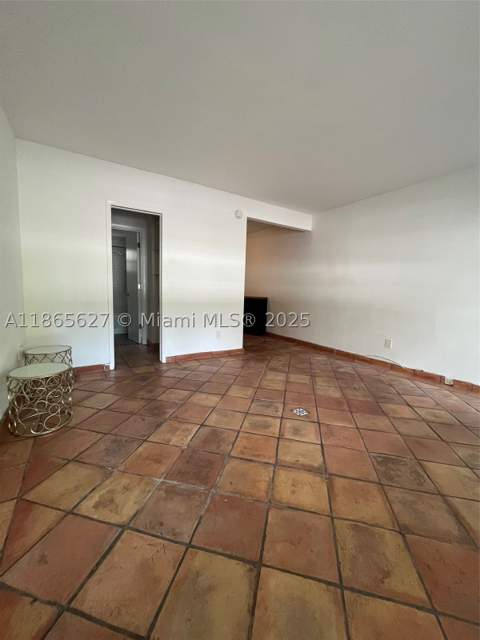 645 NE 77th St 6, Miami FL - photo 7 of 10