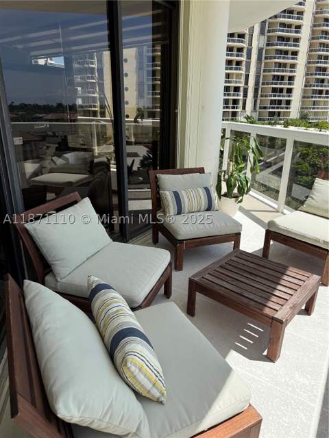 20185 E Country Club Dr 510, Aventura FL - photo 6 of 16