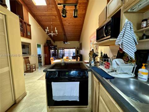 13527 SW 101st Ln, Miami FL - photo 10 of 45