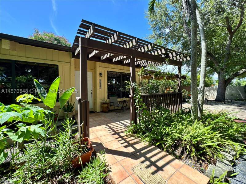 2 bedroom Townhouse at 13527 SW 101st Ln, Cindis Place Sec 2, Miami — photo 4